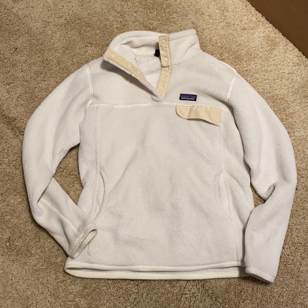 White Patagonia pull over